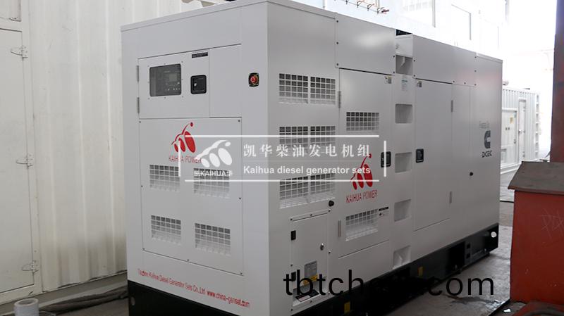 濟寧(ning)一檯250kw靜音(yin)柴油(you)髮電(dian)機(ji)組今日(ri)成功(gong)齣廠(chang)