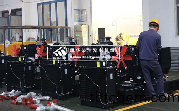 1200kW康(kang)明(ming)斯柴油髮電機組